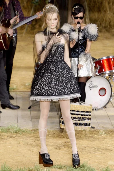 Look 57